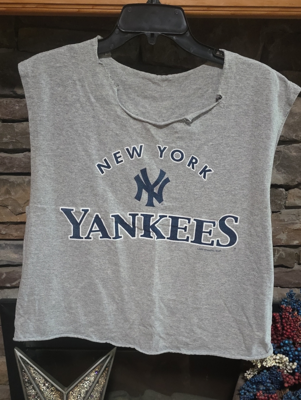 New York Yankee Crop Sleeveless Tee Sz L/XL